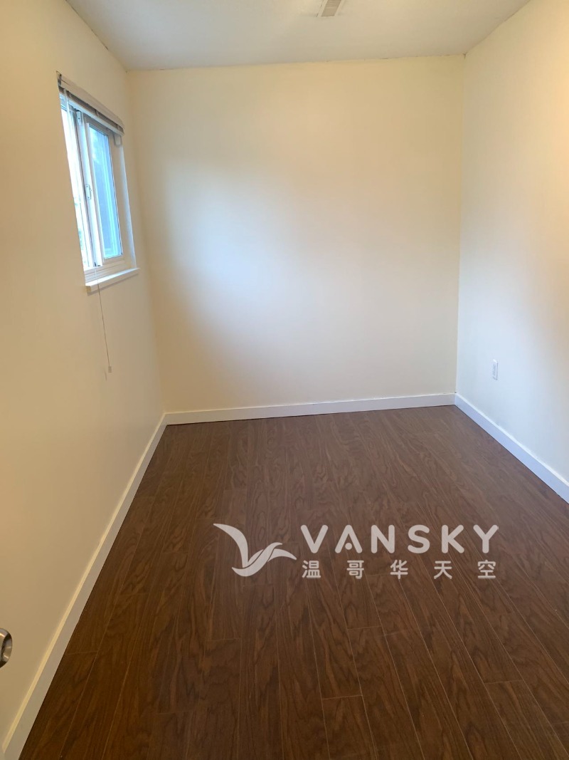 240417221839_small room.jpg